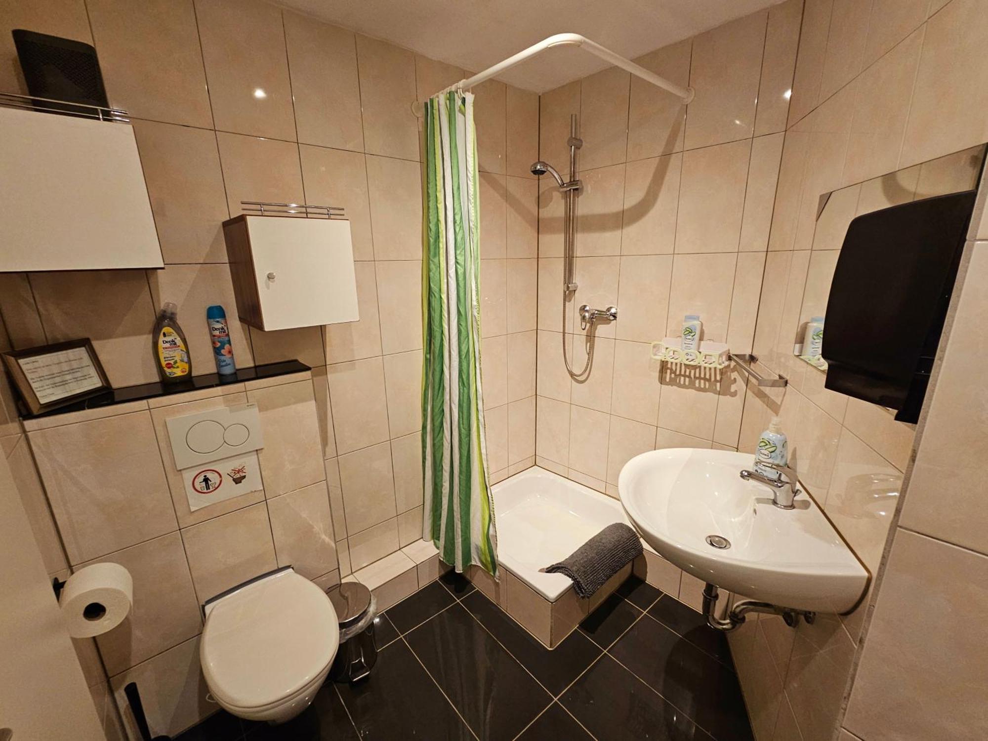 Gaesteappartement Viktoria ซินส์ไฮม์ ภายนอก รูปภาพ