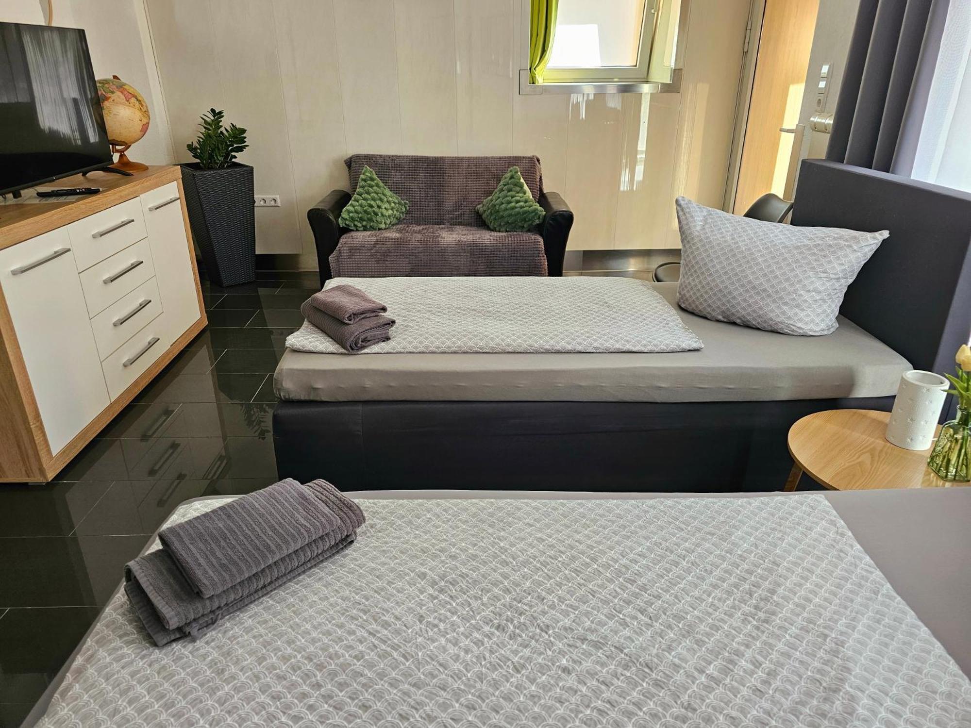 Gaesteappartement Viktoria ซินส์ไฮม์ ภายนอก รูปภาพ