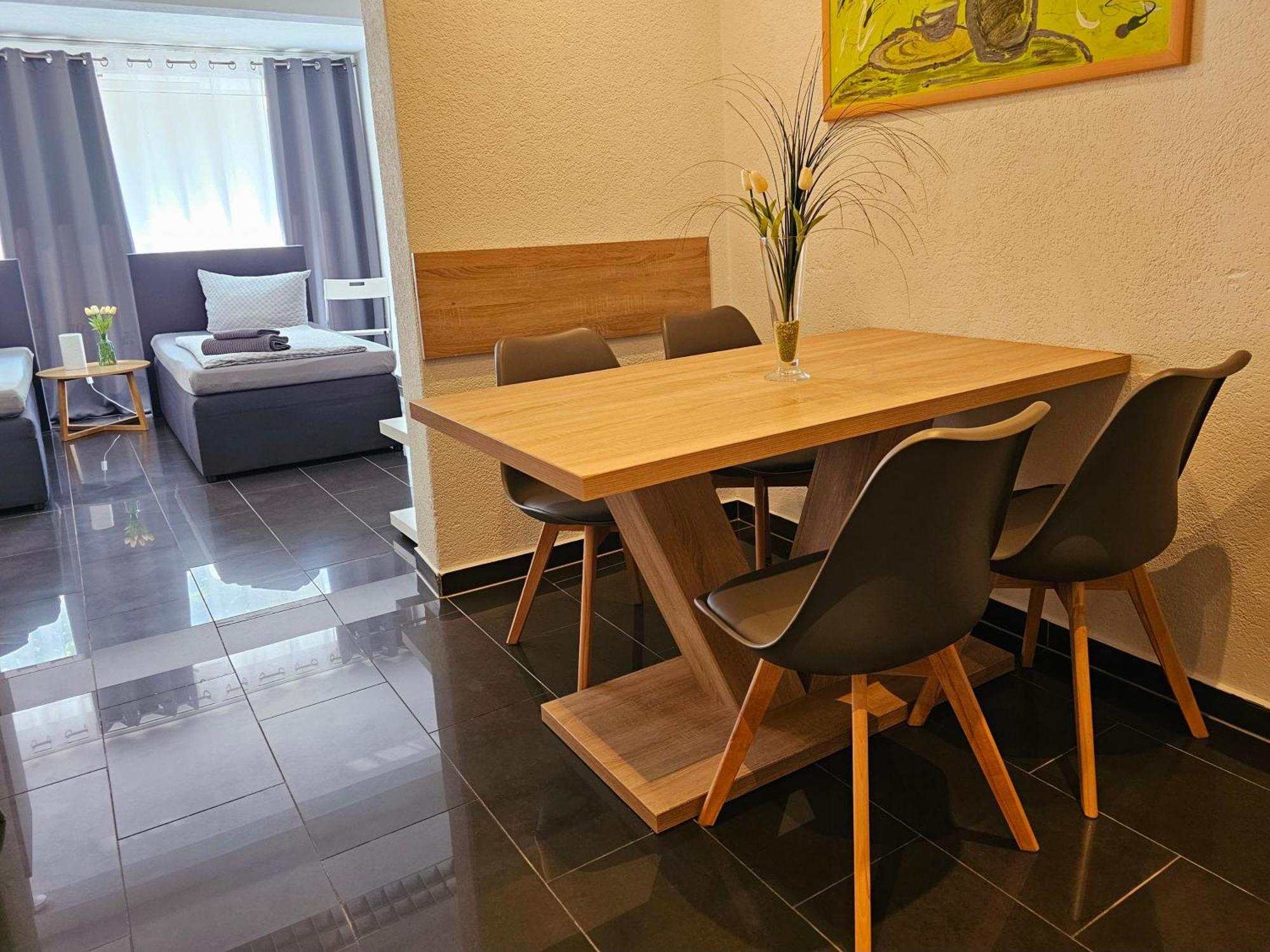 Gaesteappartement Viktoria ซินส์ไฮม์ ภายนอก รูปภาพ